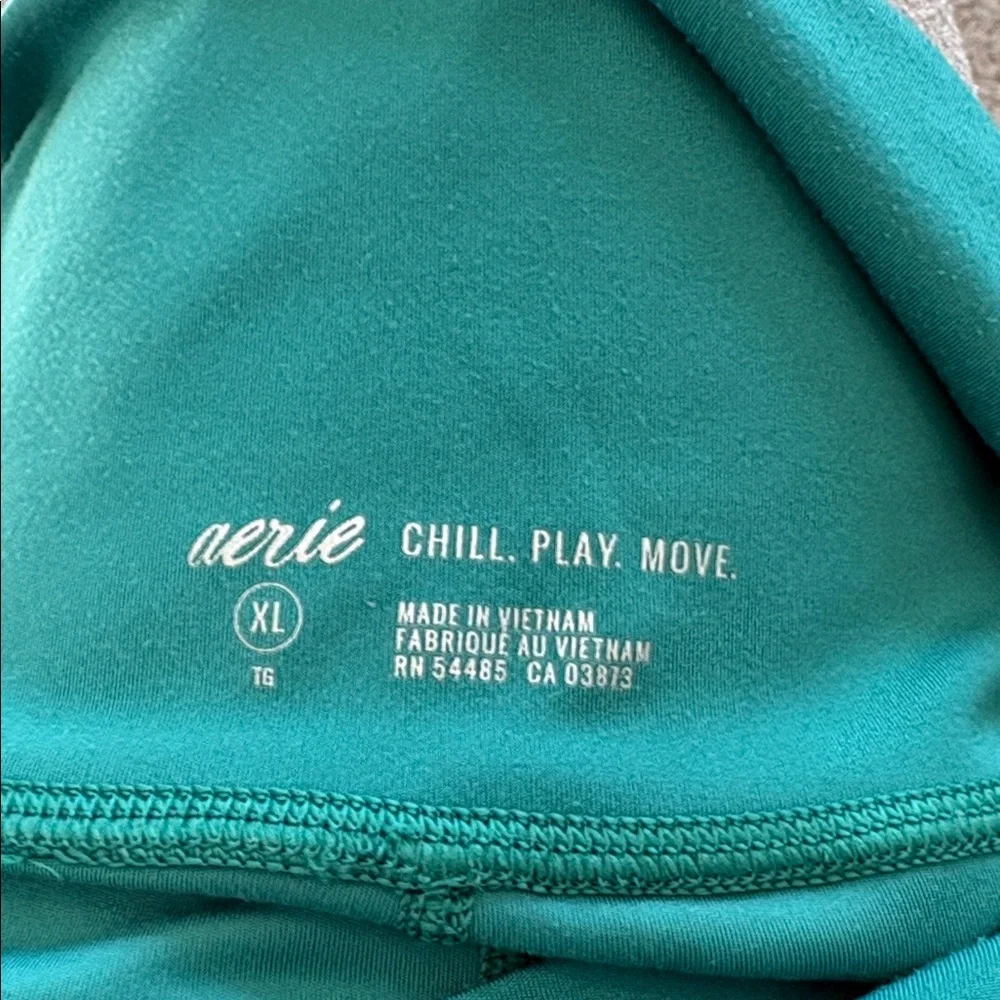 aerie scallop detail
